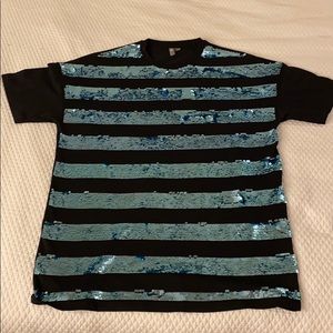 Men’s medium blue sequin tee